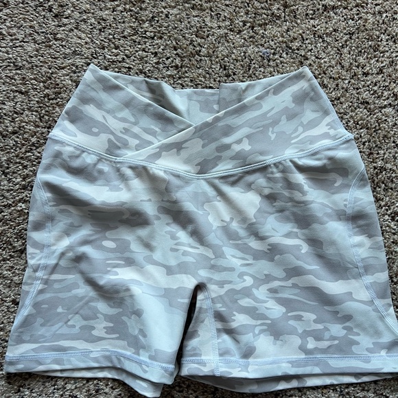 Alphalete short 4 in 1 size M - Picture 10 of 11